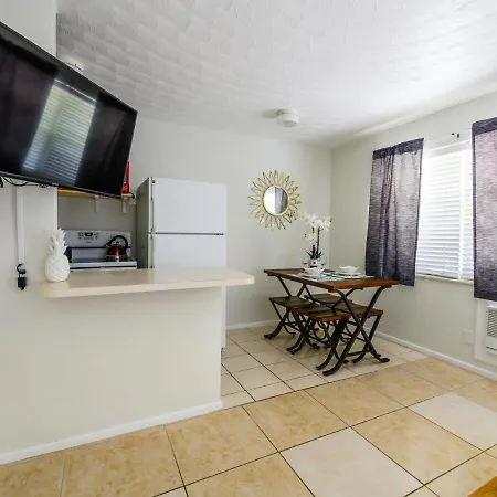 Beautiful Old Apartment With Beach Gear Fort Lauderdale Exterior photo